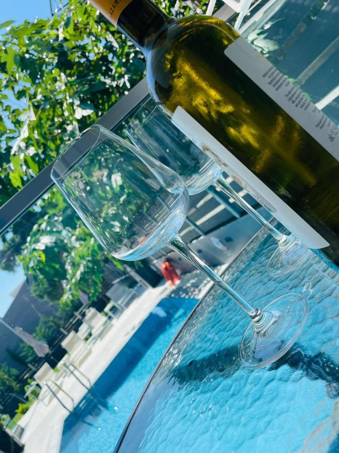 Luxsuites Ofrínion エクステリア 写真