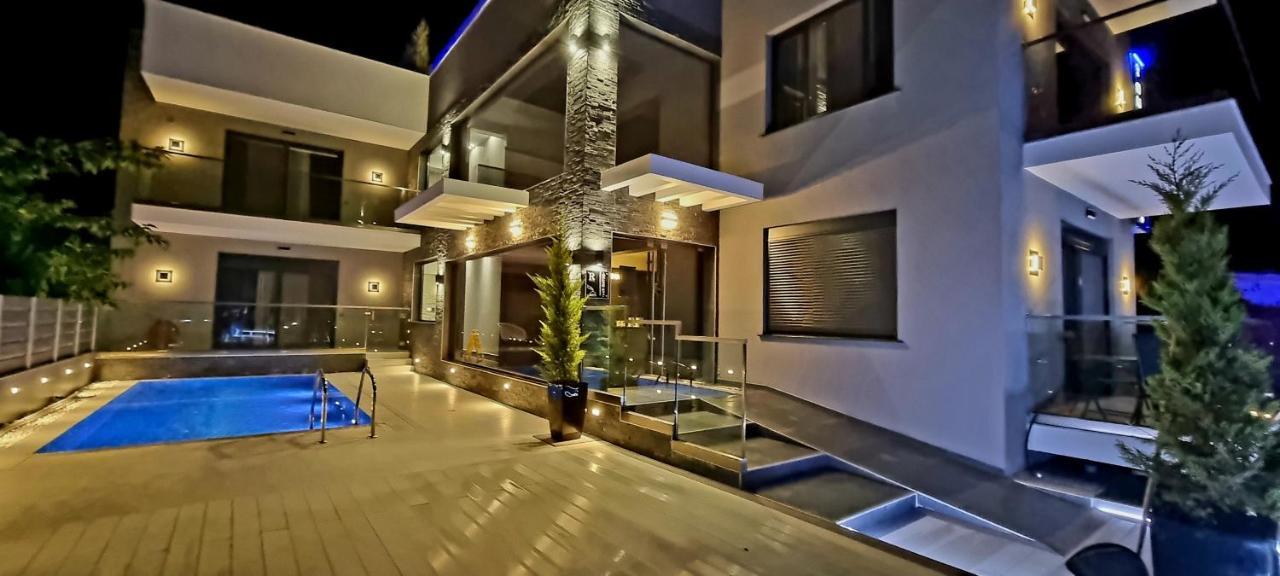 Luxsuites Ofrínion エクステリア 写真