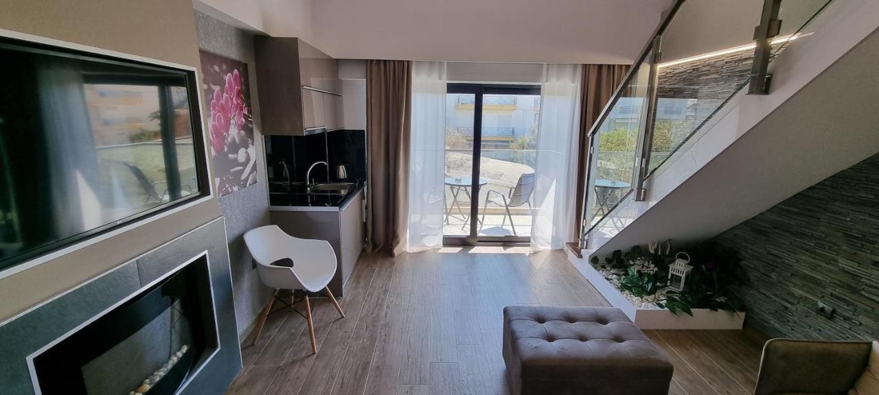 Luxsuites Ofrínion エクステリア 写真
