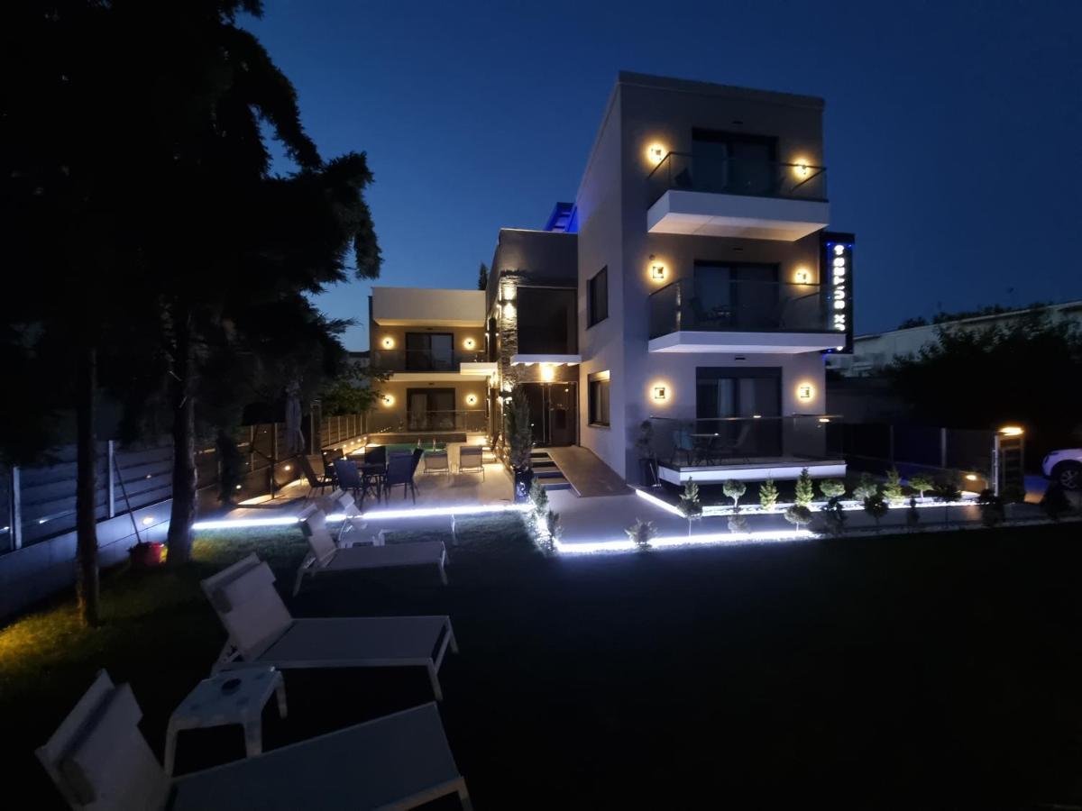 Luxsuites Ofrínion エクステリア 写真