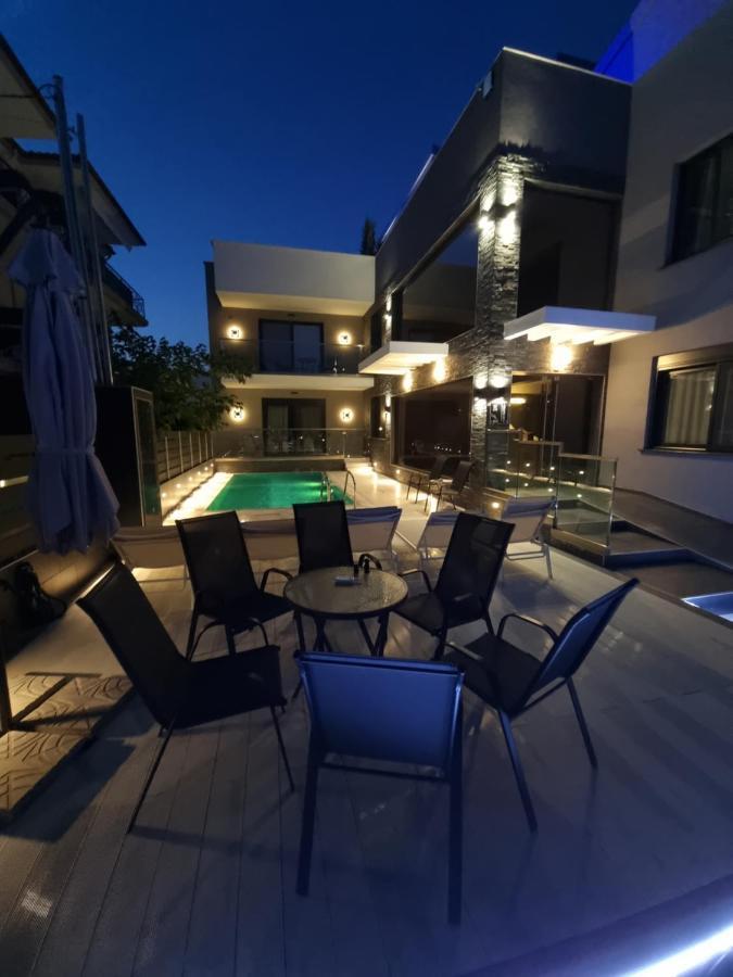 Luxsuites Ofrínion エクステリア 写真