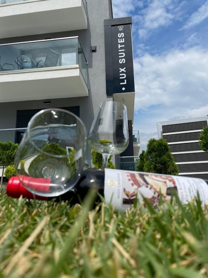 Luxsuites Ofrínion エクステリア 写真